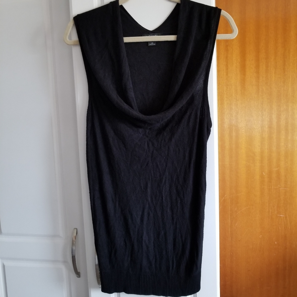 🍁🌺Attitude brand sleeveless long top with hanging neckline
